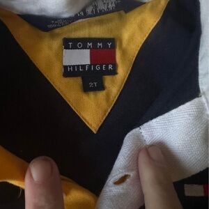 2T toddler rugby shirt Tommy Hilfiger
Worn on a doll only